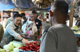 Mentan SYL Sidak Stok dan Harga Pangan di Pasar Kota Makassar Pasca Idul Adha