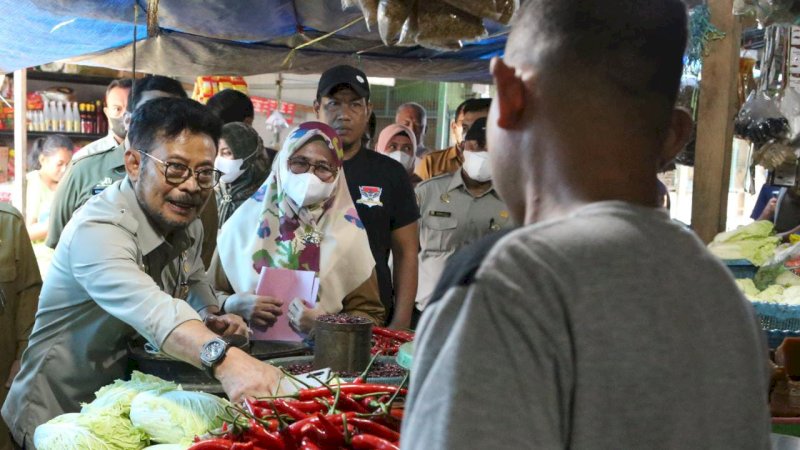 Mentan SYL Sidak Stok dan Harga Pangan di Pasar Kota Makassar Pasca Idul Adha
