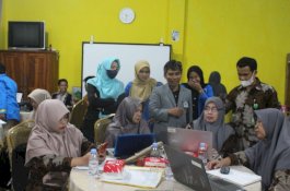 STMIK Handayani Gelar Pelatihan PKMS di MTsN Gowa