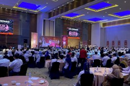 Andi Amran Bakar Semangat Pengurus IKA Unhas di Arena Raker