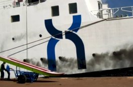 KM Prince Soya Terbakar di Pelabuhan Parepare, Ratusan Penumpang Panik