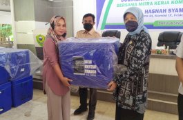 Ketua TP PKK Barru Salurkan Bantuan Boks Pendingin untuk Nelayan