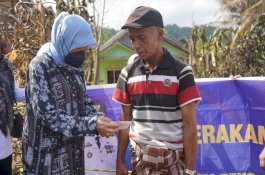 Korban Kebakaran Sepe'e Dapat Bantuan dari Ketua TP PKK Barru