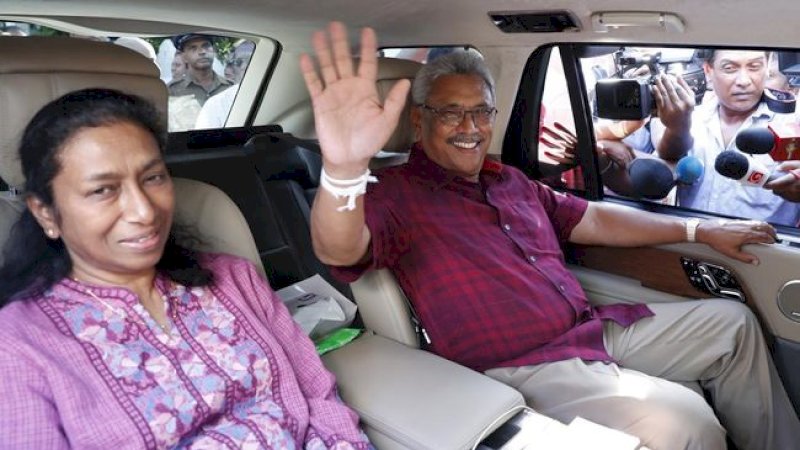 Presiden Sri Lanka Gotabaya Rajapaksa dan istri kabur ke Singapura. (AP/Eranga Jayawardena)