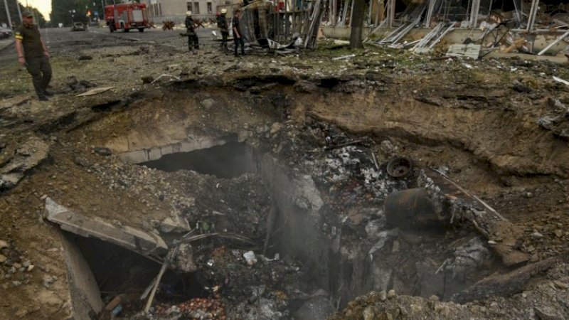 Serangan rudal Rusia yang menghantam kota-kota di Ukraina (Foto: Reuters)