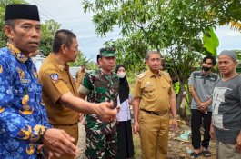 Bupati Wajo dan Dandim Serahkan Langsung Bantuan Korban Banjir Pitumpanua