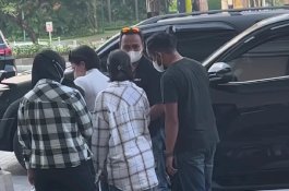 Nikita Mirzani Ditangkap Polisi di Depan Mal Jakarta
