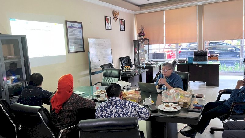 Dewas Perumda Air Minum (PDAM) Makassar melakukan rapat perdana di Ruang Kerja Dewas PDAM Makassar, Kamis (21/7/2022).