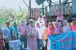Ketua TP PKK Barru Bawa Bantuan untuk Korban Kebakaran di Jalanru