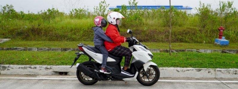 Tujuh Kiat Aman Bonceng Anak Naik Motor