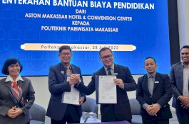 Aston Hotel Makassar Serahkan Beasiswa kepada Mahasiswa Poltekpar