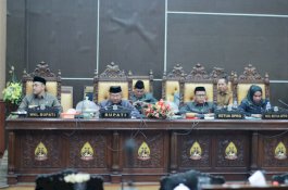 Didampingi Wakil Ketua, Rapat Paripurna APBD Dibuka Ketua DPRD Jeneponto