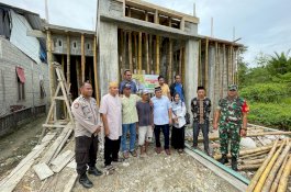 Muhammad Fauzi Tinjau Progres Bedah Rumah Aspirasi KemenPUPR