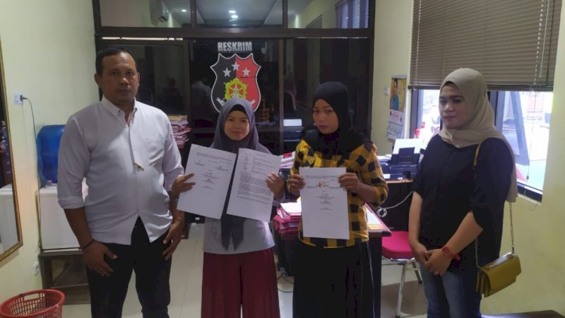 Hasriyani (kedua kanan) menerima restorative justice dari pihak Polres Pangkep, Selasa (2/8/2022).