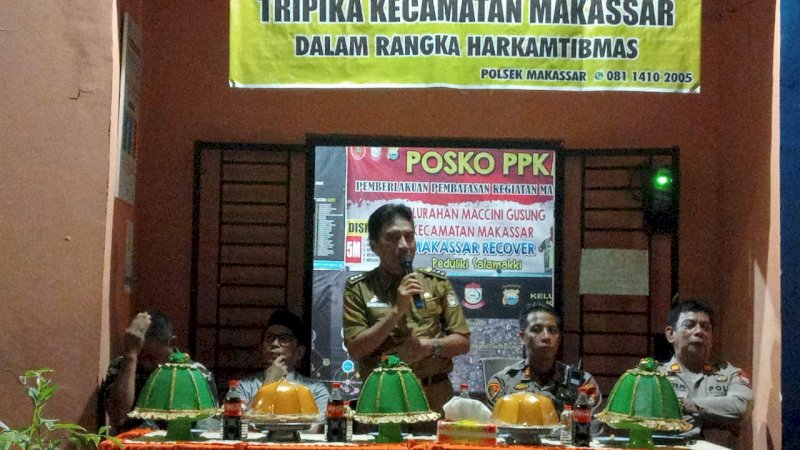 Camat Makassar, Akbar Yusuf saat berkunjung ke Kantor Kelurahan Maccini Gusung, (1/8/22).