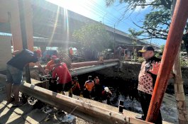 Camat Panakkukang Pantau Langsung Aktivitas Bersih-Bersih Drainase Satgas Panakkukang