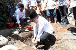 Danny Pomanto dan IAS Kompak Letakkan Batu Pertama Renovasi Masjid Barkatul Ilham