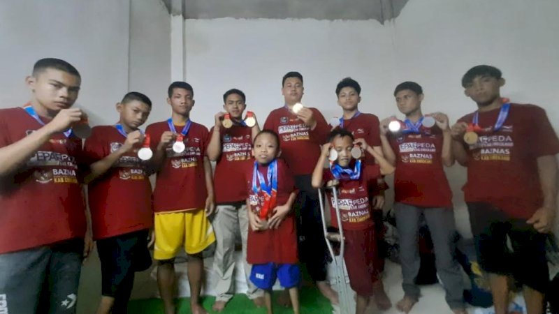 Kontingen Kabupaten Enrekang yang bertanding pada gelaran Pekan Paralympic Pelajar Daerah (Peparpeda) tingkat Provinsi Sulawesi Selatan (Sulsel) 2022.