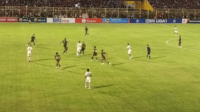 Laga PSM Makassar melawan Persija Jakarta di Stadion Gelora BJ Habibie, Kota Parepare, Sulawesi Selatan, Jumat (5/8/2022).