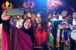 Rancangan Erna Rasyid Taufan Dipamerkan di Kanca Internasional, Perkenalkan Budaya Sulsel Lewat Fashion