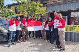 Pemkab Sidrap Bagikan Bendera Merah Putih Gratis ke Masyarakat