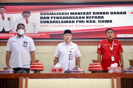 Ketua PMI Gowa Beri Penghargaan untuk Kecamatan dan Relawan Pendonor Darah Terbanyak