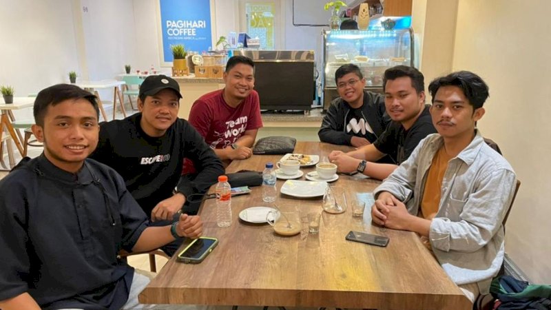 Meeting bersama para mentor baru Sekolah Digital Marketing di Kafe Pagi Hari Citraland, Kota Makassar, Minggu (7/8/2022).