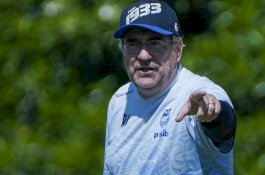 Resmi, Robert Alberts Mundur dari Persib