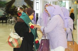 FCC Kompak Beri Kejutan, Sambut Kepulangan Erna Taufan Usai Terima Penghargaan Internasional