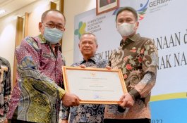 Barru Diganjar Penghargaan dari Pemprov Sulsel, Tercepat Tuntaskan Target BIAN