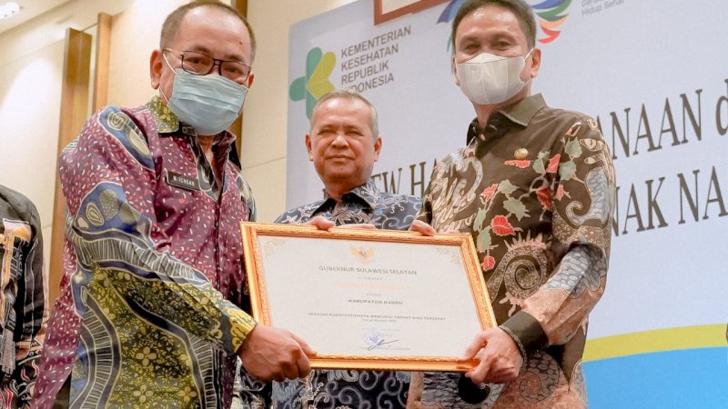 Barru Diganjar Penghargaan dari Pemprov Sulsel, Tercepat Tuntaskan Target BIAN