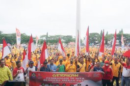 Lapangan Parang Passamaturukang Jeneponto Jadi Lautan Manusia
