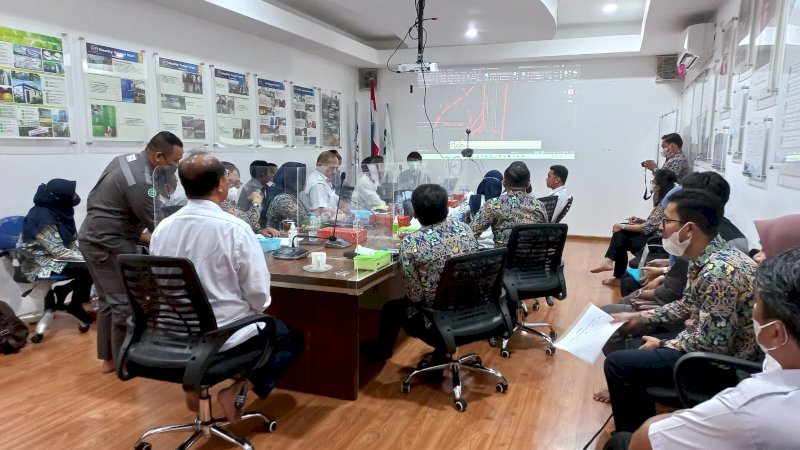 DPU Makassar, SKPD Terkait, hadiri rapat dengan Kementraian PUPR,  di Kantor WWTP B1 Makassar,  Rabu(10/8/22).