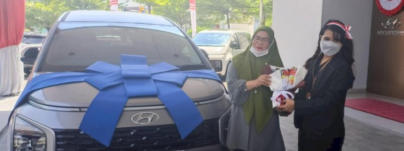 Hyundai Galesong Serahkan Unit Stargazer ke Pelanggan Pertama
