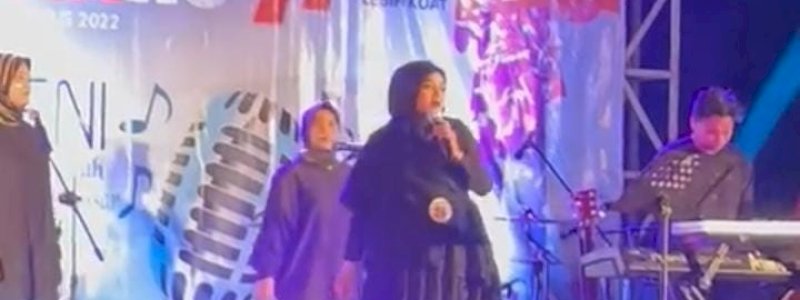 Tampil Memukau di Perlombaan Nyanyi Antar Pejabat Pemkot, Kadis PU Makassar Bawakan Lagu "Yang Kumau"