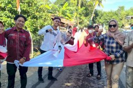 Semarak Hari Kemerdekaan, Dua Desa di Jeneponto Bentangkan Bendera Merah Putih Sepanjang 77 Meter