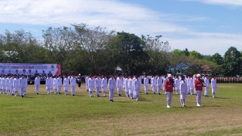 Anggota Paskibraka saat upacara HUT kemerdekaan RI ke-77 di Lapangan Sumpang Binangae, Kabupaten Barru, Rabu (17/8/2022).