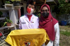 Kenalan dengan Magfirah, Pembawa Baki Bendera Merah Putih di Barru
