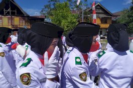 Tangis Haru Paskibraka Barru Usai Sukses Kibarkan Bendera Merah Putih