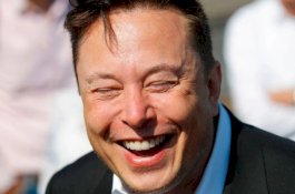 Ups! Elon Musk Ternyata Bohong Bilang Beli Manchester United