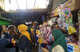 Emak-emak Serbu Pasar Mattirowalie Barru