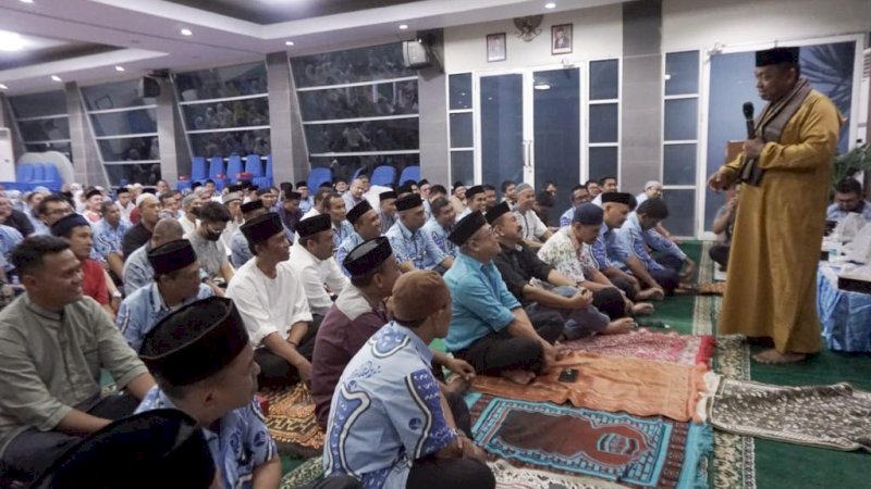 PDAM Kota Makassar menggelar acara Pengajian dan Dzikir bersama seluruh jajaran Direksi, para pejabat, dan seluruh karyawan pada hari Kamis 18 Agustus 2022 di Aula Tirta Dharma PDAM Kota Makassar