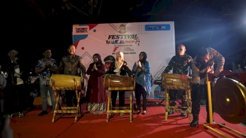 Kecamatan Panakkukang melaksanakan Festival UMKM (Usaha Mikro Kecil dan Menengah) F4 di Jalan Janggo Paropo, Kamis (18/8/2022) malam.