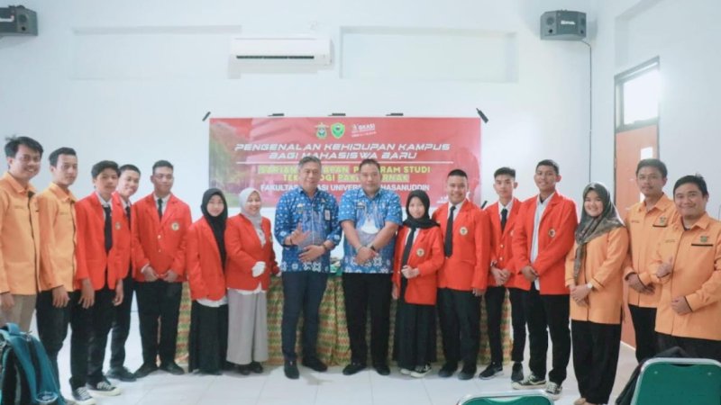 Jajaran Pemkab Barru, civitas academica Unhas, dan para mahasiswa pada pembukaan kuliah di gedung kampus Unhas Barru, Jalan Sultan Hasanuddin, Jumat (19/8/2022).