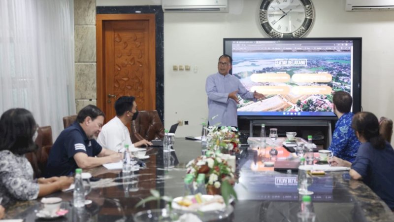 Pertemuan Wali Kota Makassar, Mohammad Ramdhan Pomanto (Danny), dengan jajaran United States Agency for International Development (USAID) dan Clean Cities Clean Blue Ocean (CCBO) di kediaman pribadinya, Jalan Amirullah, Makassar, Jumat (19/8/2022).