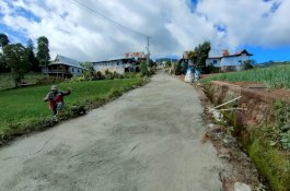 Perbaiki Jalan Rusak Seribu Meter, Kades di Jeneponto Alokasikan Gajinya 2 Tahun