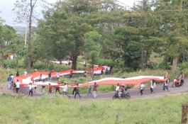 HUT ke-77 RI di Bantaeng, Pemuda Ulu Ere Bawa Bendera Sepanjang 77 Meter