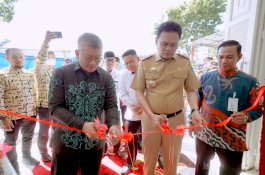 Peresmian BSI di Barru, Suardi Saleh Jadi Nasabah Pertama