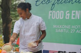 Komunitas Gren Pan Gelar Demo Masak Ramah Lingkungan Bersama Chef La Ode di Maxone Hotel Makassar