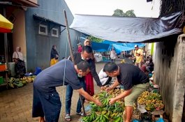 Gubernur Andi Sudirman Ajak Warga Belanja di Pasar Tradisional